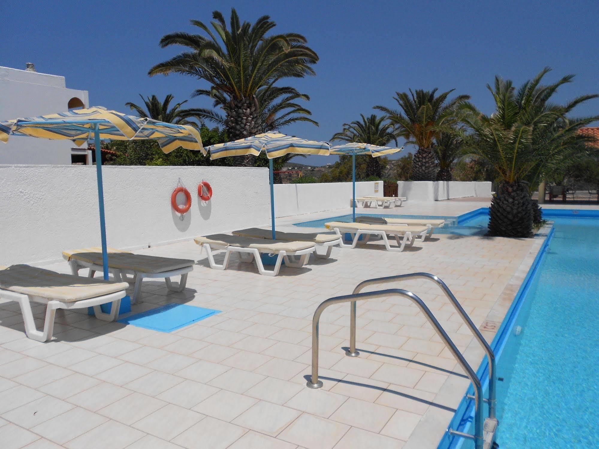 Athinoula Hotel 2*