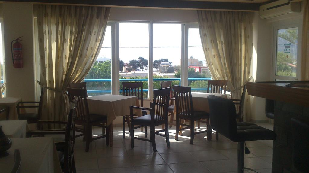 Athinoula Hotel 2*