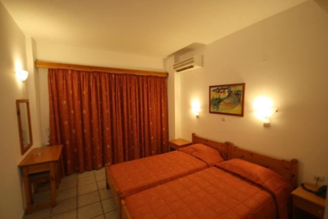 Hotel Athinoula 2*