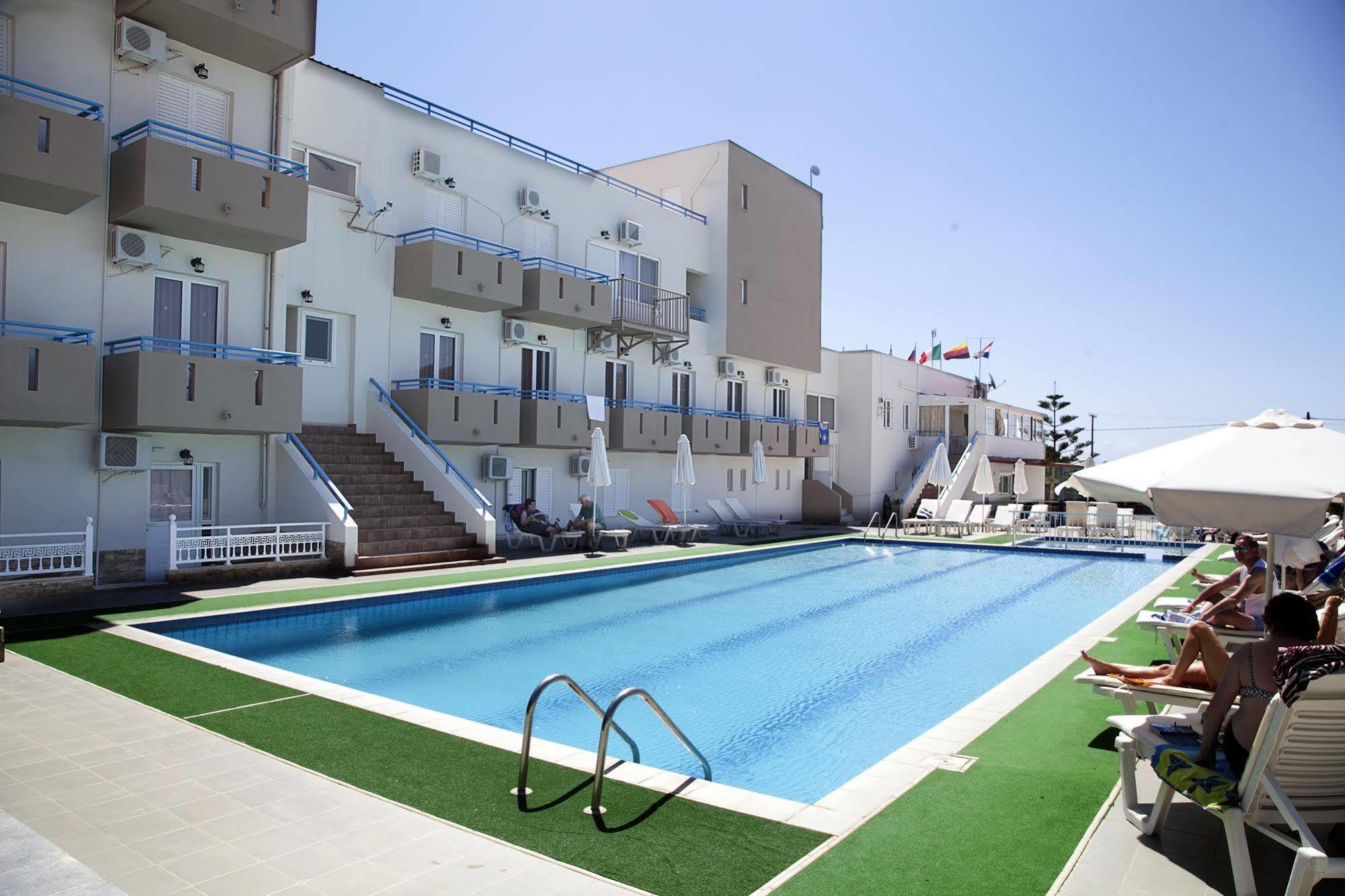Athinoula Hotel 2*