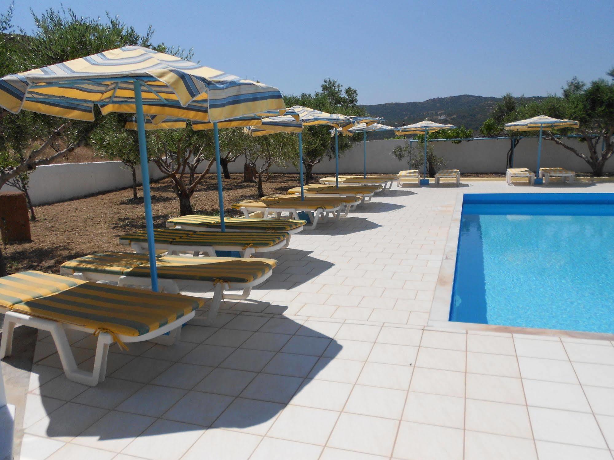 Athinoula Hotel 2*