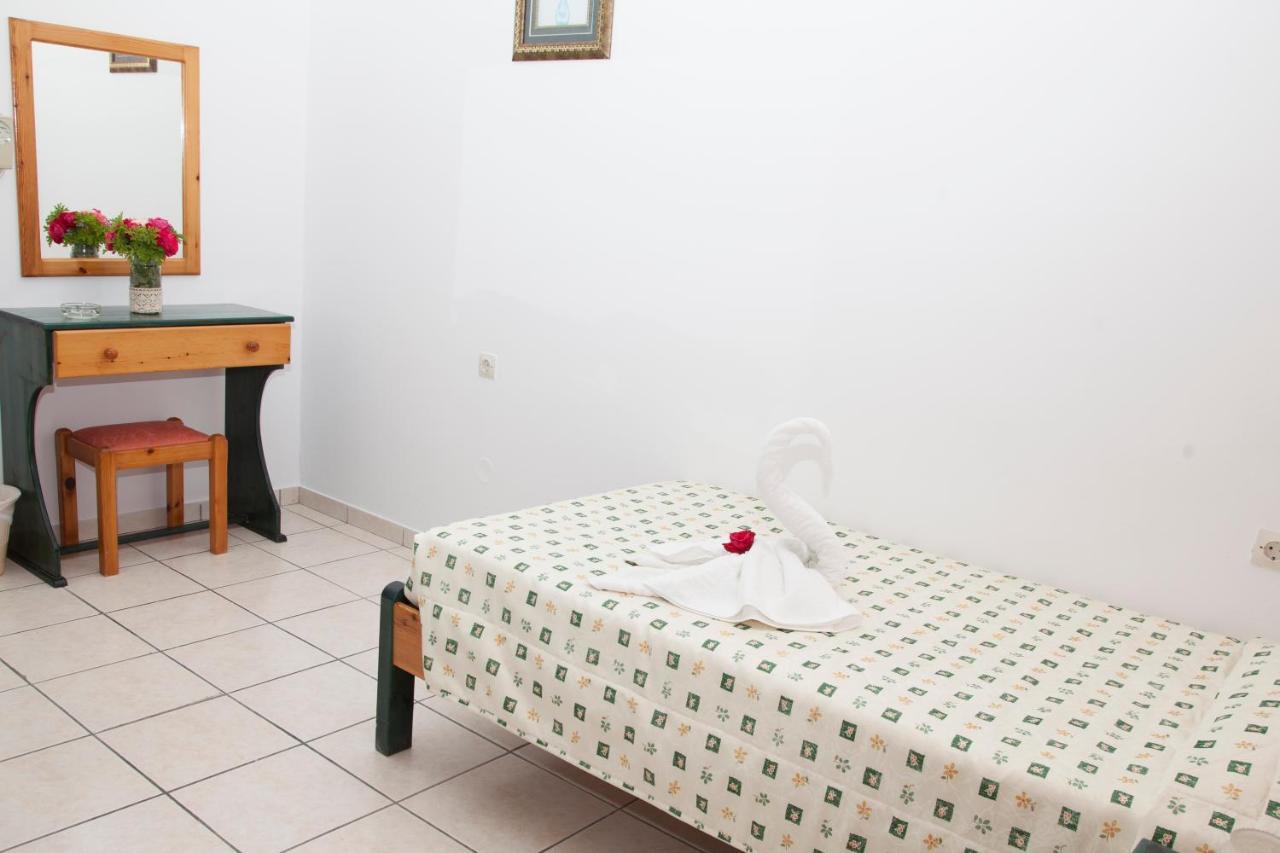 Athinoula Hotel 2*